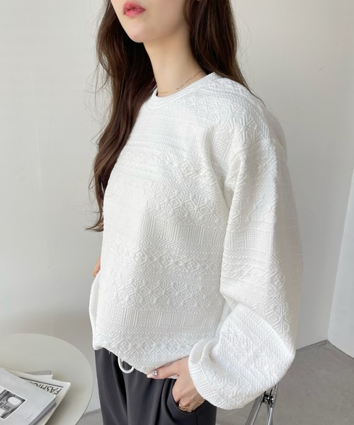 セール】幾何学柄 エンボス 裾ドロスト プルオーバー（スウェット