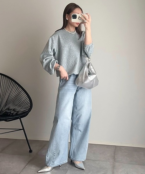 Eclat one（エクラワン）の「幾何学柄 エンボス 裾ドロスト プルオーバー（スウェット・レディース・ブラック/グレー/オフホワイト/ブルー・FREE）」の10枚目の写真