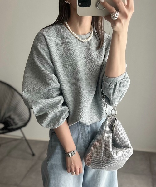 Eclat one（エクラワン）の「幾何学柄 エンボス 裾ドロスト プルオーバー（スウェット・レディース・ブラック/グレー/オフホワイト/ブルー・FREE）」の8枚目の写真