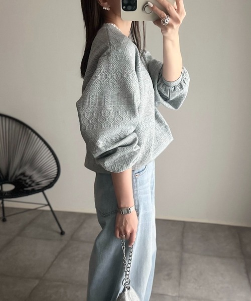 Eclat one（エクラワン）の「幾何学柄 エンボス 裾ドロスト プルオーバー（スウェット・レディース・ブラック/グレー/オフホワイト/ブルー・FREE）」の7枚目の写真