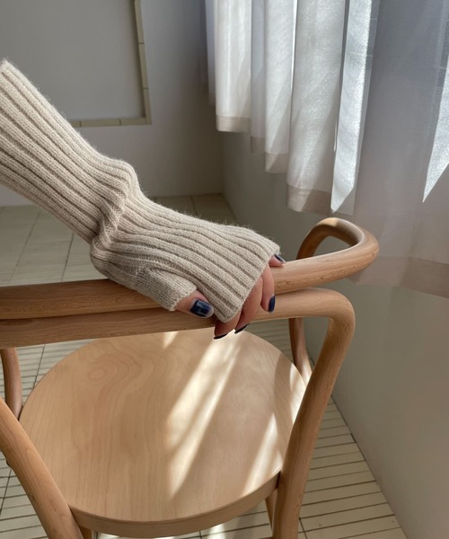 URBAN RESEARCH DOORS（アーバンリサーチドアーズ）の「リブグローブ（手袋・レディース・アイボリー/ブラック・ONE）」の8枚目の写真