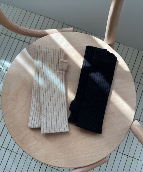 URBAN RESEARCH DOORS（アーバンリサーチドアーズ）の「リブグローブ（手袋・レディース・アイボリー/ブラック・ONE）」の9枚目の写真