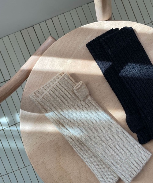 URBAN RESEARCH DOORS（アーバンリサーチドアーズ）の「リブグローブ（手袋・レディース・アイボリー/ブラック・ONE）」の10枚目の写真