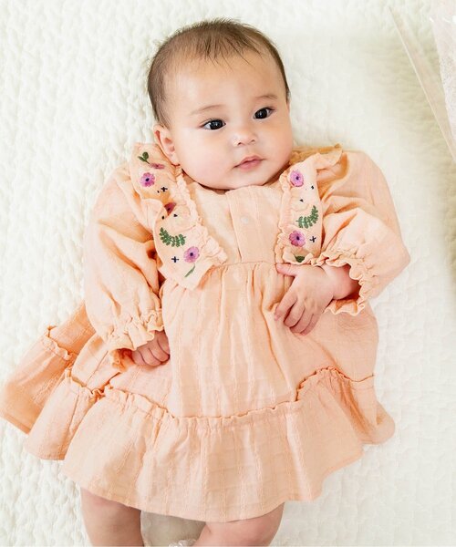 Seraph（セラフ）の「【リンク】ドビーチェックお花刺繍ロンパース