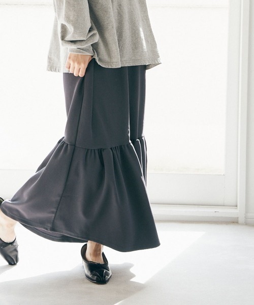marjour（マージュール）の「RIB TIERED SKIRT（スカート・レディース・チャコール/ブラック・M/S）」の4枚目の写真