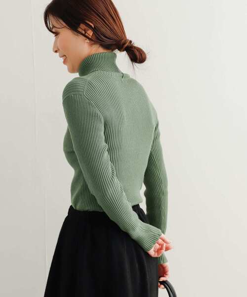 URBAN RESEARCH DOORS(アーバンリサーチドアーズ)の「タートルネックリブニット(ニット/セーター・レディース・ブラック/オフホワイト/ブルー/グリーン系その他・MEDIUM)」の22枚目の写真