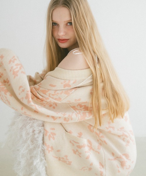 ECREL（エクレール）の「フラワービジューカーディガン（ニット/セーター・レディース・ピンク/ライトグレー/グレー/ブルー/ベージュ/ボルドー・FREE）」の10枚目の写真