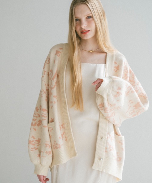 ECREL（エクレール）の「フラワービジューカーディガン（ニット/セーター・レディース・ピンク/ライトグレー/グレー/ブルー/ベージュ/ボルドー・FREE）」の11枚目の写真