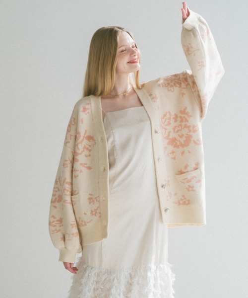 ECREL（エクレール）の「フラワービジューカーディガン（ニット/セーター・レディース・ピンク/ライトグレー/グレー/ブルー/ベージュ/ボルドー・FREE）」の9枚目の写真
