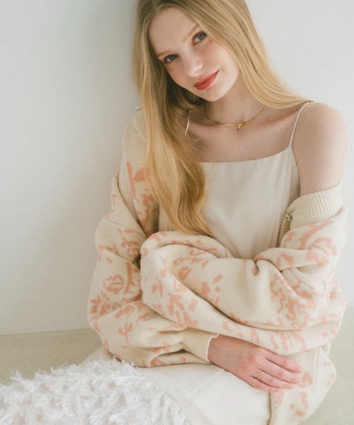 ECREL（エクレール）の「フラワービジューカーディガン（ニット/セーター・レディース・ピンク/ライトグレー/グレー/ブルー/ベージュ/ボルドー・FREE）」の8枚目の写真