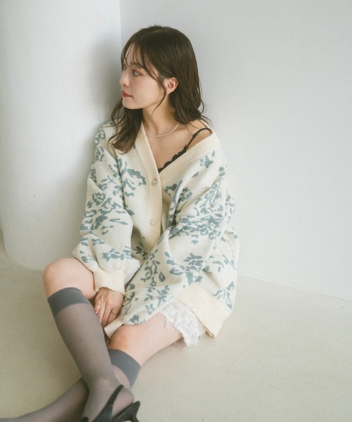 ECREL（エクレール）の「フラワービジューカーディガン（ニット/セーター・レディース・ピンク/ライトグレー/グレー/ブルー/ベージュ/ボルドー・FREE）」の16枚目の写真