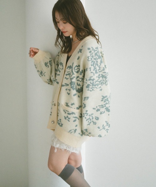 ECREL（エクレール）の「フラワービジューカーディガン（ニット/セーター・レディース・ピンク/ライトグレー/グレー/ブルー/ベージュ/ボルドー・FREE）」の18枚目の写真