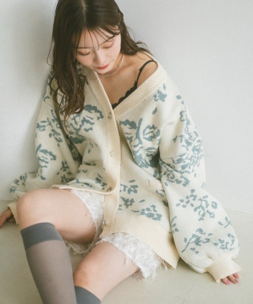 ECREL（エクレール）の「フラワービジューカーディガン（ニット/セーター・レディース・ピンク/ライトグレー/グレー/ブルー/ベージュ/ボルドー・FREE）」の17枚目の写真