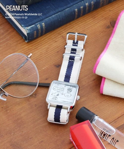 LEPSIM(レプシィム)の「【PEANUTS】スクエアテープウォッチ 988420(アナログ腕時計・レディース・アイボリー/ブラック・ONE SIZE)」の1枚目の写真