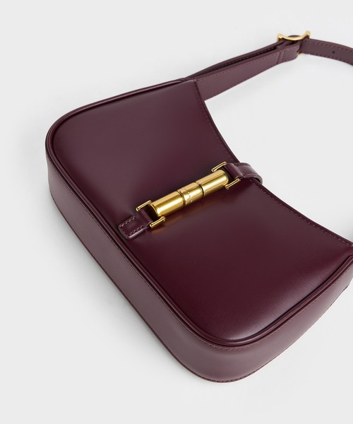 CHARLES & KEITH（チャールズ & キース）の「Cesia セシア メタリックアクセントショルダーバッグ（ショルダーバッグ・レディース・ブラック/クリーム/ワインレッド・M）」の20枚目の写真