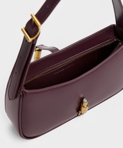 CHARLES & KEITH（チャールズ & キース）の「Cesia セシア メタリックアクセントショルダーバッグ（ショルダーバッグ・レディース・ブラック/クリーム/ワインレッド・M）」の21枚目の写真