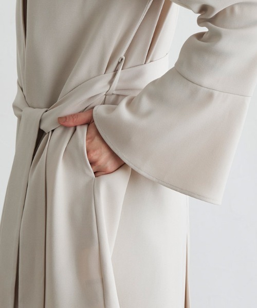Pierrot（ピエロ）の「フレアスリーブライトアウター（トレンチコート・レディース・ベージュ/ネイビー/アイボリー・M/L）」の14枚目の写真