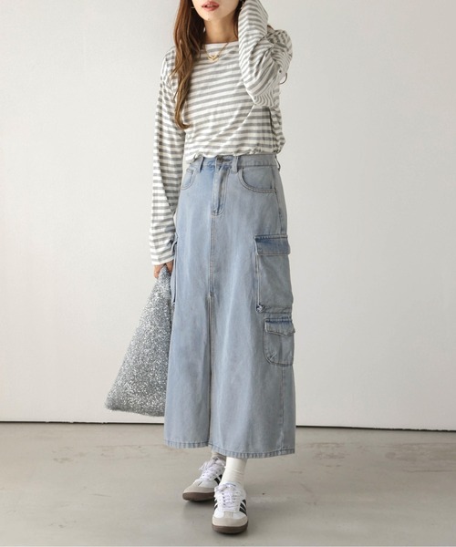 AMELY(エミリー)の「フロントスリットデニムスカート(デニムスカート・レディース・ブルー/ライトブルー/ブラック・M/L)」の2枚目の写真