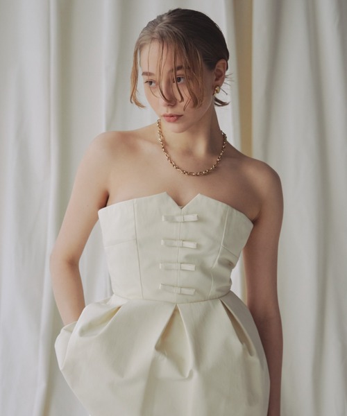 EIMY ISTOIRE（エイミーイストワール）の「フロントリボンコクーンベアトップス（チューブトップ・レディース・ホワイト/ブラック/ネイビー・FREE）」の2枚目の写真