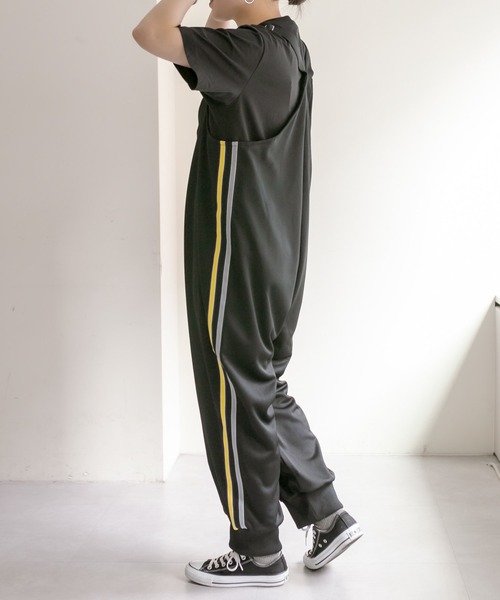 ear PAPILLONNER（イアパピヨネ）の「【GDSS(ジーディーエスエス)】ear別注・トラックオーバーオール（サロペット/オーバーオール・レディース・ブラック/ネイビー・MEDIUM）」の2枚目の写真