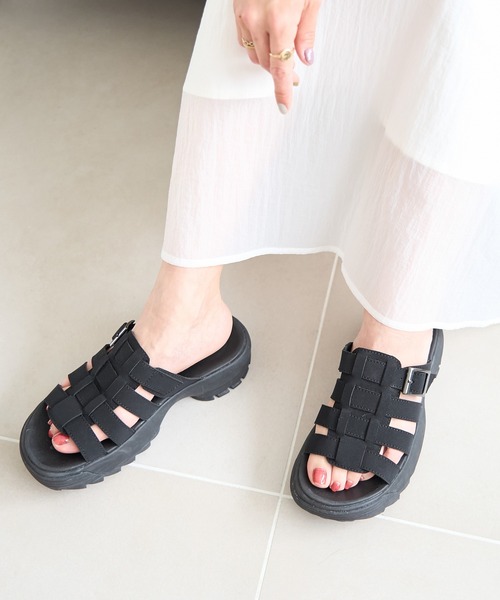 ROPE' PICNIC（ロペピクニック）の「グラディエータースライドサンダル（サンダル・レディース・ブラック/キナリ・23.5cm/24.5cm）」の3枚目の写真