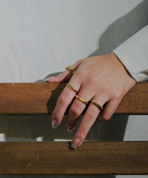 TUWAKRIM（トゥワクリム）の「【TUWAKRIM】ヘキサゴンリング（リング・レディース・ゴールド・LARGE/X-LARGE）」の7枚目の写真