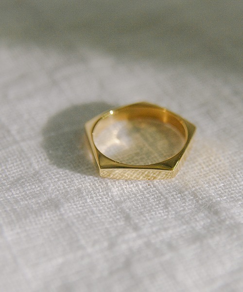 TUWAKRIM（トゥワクリム）の「【TUWAKRIM】ヘキサゴンリング（リング・レディース・ゴールド・LARGE/X-LARGE）」の3枚目の写真