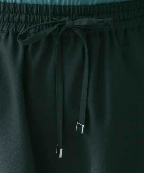 URBAN RESEARCH ROSSO WOMEN（アーバンリサーチ　ロッソ）の「『UR TECH DRYLUXE』ドロストパンツ（その他パンツ・レディース・ブラック/チャコールグレー・FREE）」の22枚目の写真