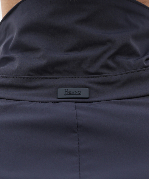 HERNO（ヘルノ）の「HERNO ( ヘルノ) Light Matt Stretch 2BJK GA00021UL（テーラードジャケット・メンズ・ブラック/ネイビー・44/48/46）」の9枚目の写真