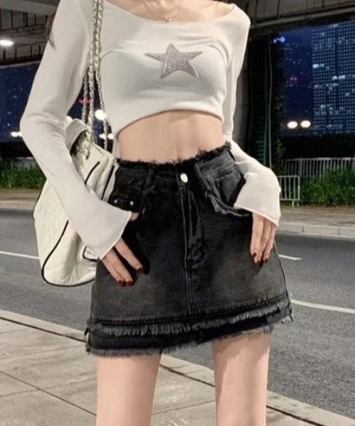 NANEA(ナネア)の「カットオフデザインデニムミニスカート インナーパンツ付き(デニムスカート・レディース・ブラック/ブルー・SMALL/MEDIUM/LARGE)」の2枚目の写真