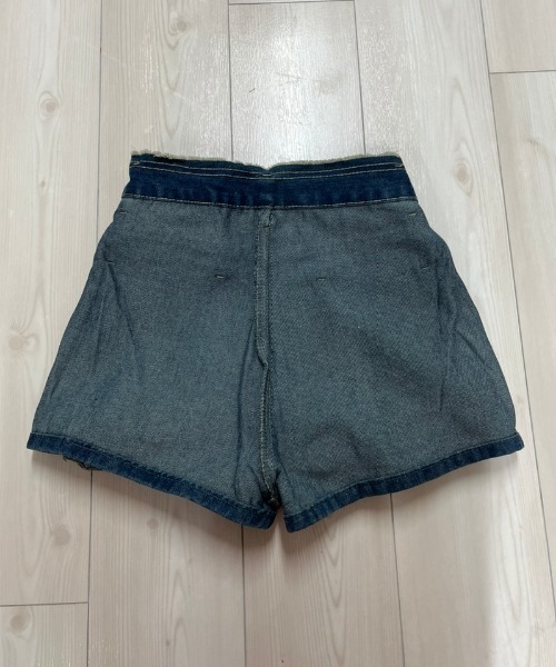 NANEA(ナネア)の「カットオフデザインデニムミニスカート インナーパンツ付き(デニムスカート・レディース・ブラック/ブルー・SMALL/MEDIUM/LARGE)」の4枚目の写真