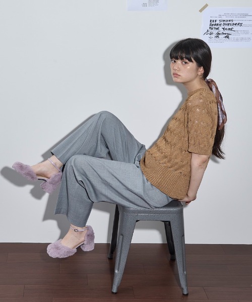 THE YOn（ザヨン）の「エコファーチャンキーヒールストラップパンプス（パンプス・レディース・ブラック/アイボリー/ラベンダー・38/37/36）」の4枚目の写真