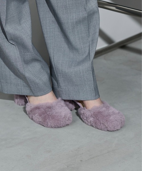 THE YOn（ザヨン）の「エコファーチャンキーヒールストラップパンプス（パンプス・レディース・ブラック/アイボリー/ラベンダー・38/37/36）」の12枚目の写真