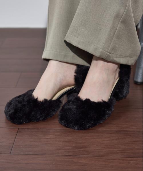 THE YOn（ザヨン）の「エコファーチャンキーヒールストラップパンプス（パンプス・レディース・ブラック/アイボリー/ラベンダー・38/37/36）」の21枚目の写真