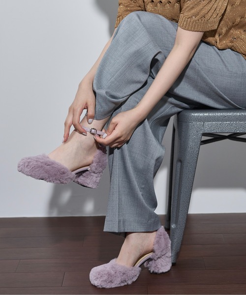 THE YOn（ザヨン）の「エコファーチャンキーヒールストラップパンプス（パンプス・レディース・ブラック/アイボリー/ラベンダー・38/37/36）」の10枚目の写真