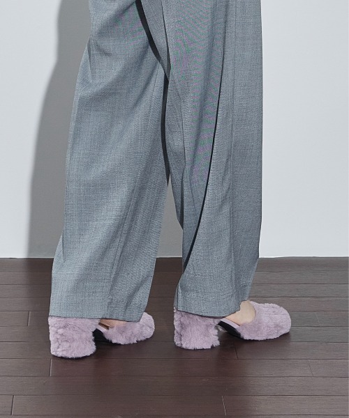 THE YOn（ザヨン）の「エコファーチャンキーヒールストラップパンプス（パンプス・レディース・ブラック/アイボリー/ラベンダー・38/37/36）」の9枚目の写真