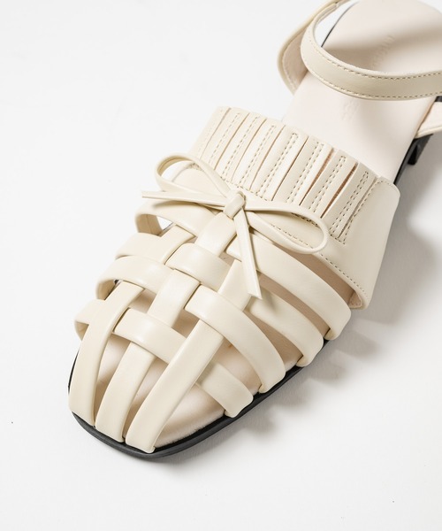 anoco no oheya（アノコノオへヤ）の「ribbon Gurkha Sandals /リボングルカサンダル（サンダル・レディース・ブラウン/アイボリー・SMALL/MEDIUM/LARGE）」の9枚目の写真