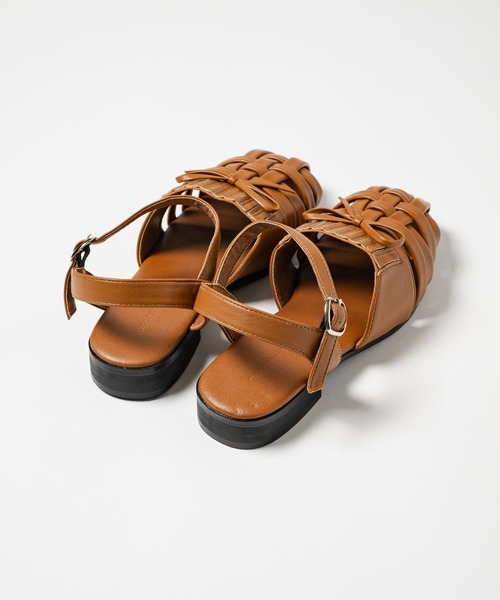 anoco no oheya（アノコノオへヤ）の「ribbon Gurkha Sandals /リボングルカサンダル（サンダル・レディース・ブラウン/アイボリー・SMALL/MEDIUM/LARGE）」の8枚目の写真