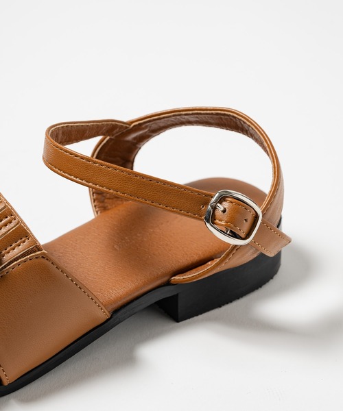 anoco no oheya（アノコノオへヤ）の「ribbon Gurkha Sandals /リボングルカサンダル（サンダル・レディース・ブラウン/アイボリー・SMALL/MEDIUM/LARGE）」の3枚目の写真