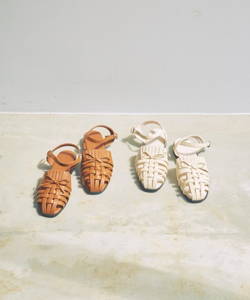anoco no oheya（アノコノオへヤ）の「ribbon Gurkha Sandals /リボングルカサンダル（サンダル・レディース・ブラウン/アイボリー・SMALL/MEDIUM/LARGE）」の13枚目の写真