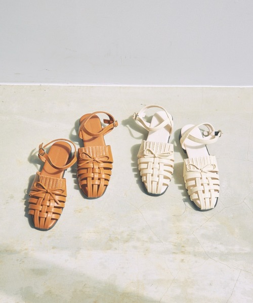anoco no oheya（アノコノオへヤ）の「ribbon Gurkha Sandals /リボングルカサンダル（サンダル・レディース・ブラウン/アイボリー・SMALL/MEDIUM/LARGE）」の12枚目の写真