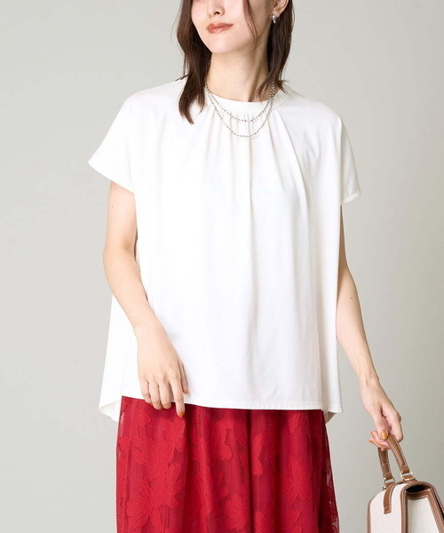 a.v.v(アーヴェヴェ)の「【接触冷感/UVカット/洗える】ギャザーネックカットソー(Tシャツ/カットソー・レディース・グリーン/ブラック/ホワイト/ライトグレー/ダークインディゴブルー/ライラック・40/38/36/42/34)」の2枚目の写真