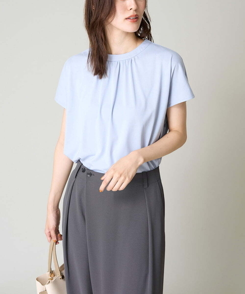 a.v.v(アーヴェヴェ)の「【接触冷感/UVカット/洗える】ギャザーネックカットソー(Tシャツ/カットソー・レディース・グリーン/ブラック/ホワイト/ライトグレー/ダークインディゴブルー/ライラック・40/38/36/42/34)」の5枚目の写真