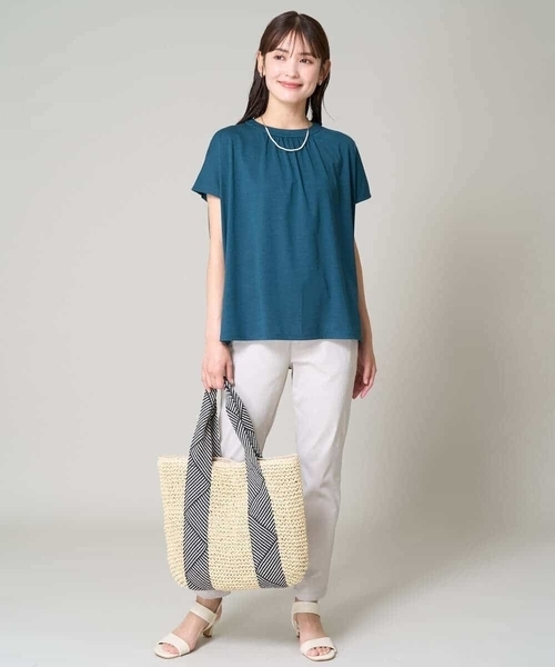 a.v.v(アーヴェヴェ)の「【接触冷感/UVカット/洗える】ギャザーネックカットソー(Tシャツ/カットソー・レディース・グリーン/ブラック/ホワイト/ライトグレー/ダークインディゴブルー/ライラック・40/38/36/42/34)」の11枚目の写真