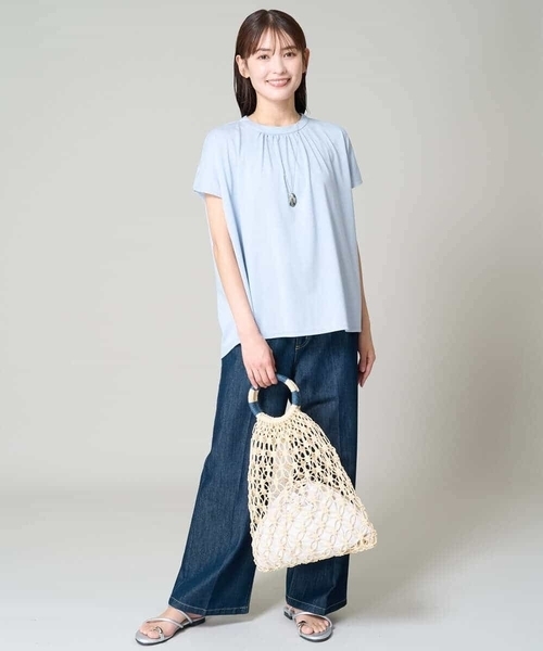 a.v.v(アーヴェヴェ)の「【接触冷感/UVカット/洗える】ギャザーネックカットソー(Tシャツ/カットソー・レディース・グリーン/ブラック/ホワイト/ライトグレー/ダークインディゴブルー/ライラック・40/38/36/42/34)」の18枚目の写真