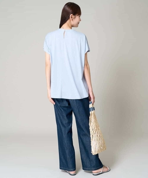 a.v.v(アーヴェヴェ)の「【接触冷感/UVカット/洗える】ギャザーネックカットソー(Tシャツ/カットソー・レディース・グリーン/ブラック/ホワイト/ライトグレー/ダークインディゴブルー/ライラック・40/38/36/42/34)」の21枚目の写真
