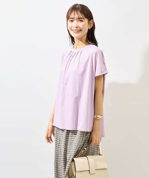 a.v.v(アーヴェヴェ)の「【接触冷感/UVカット/洗える】ギャザーネックカットソー(Tシャツ/カットソー・レディース・グリーン/ブラック/ホワイト/ライトグレー/ダークインディゴブルー/ライラック・40/38/36/42/34)」の22枚目の写真