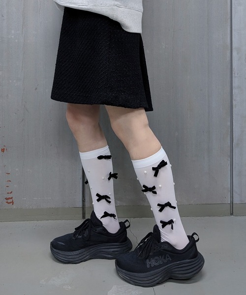 poiregnee（ポワニェ）の「［select］リボン＆パール　ハイソックス（ソックス/靴下・レディース・ホワイト/ブラック/クリーム・FREE）」の2枚目の写真