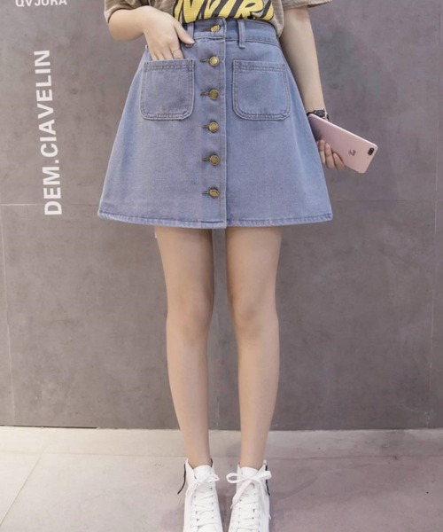 美品✨バーバリーブルーレーベル　デニムミニスカート　ホースロゴ　金ボタン　フレア 美品✨バーバリーブルーレーベル デニムミニスカート ホースロゴ 金