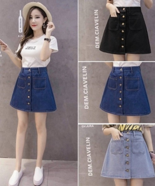 美品✨バーバリーブルーレーベル　デニムミニスカート　ホースロゴ　金ボタン　フレア 美品✨バーバリーブルーレーベル デニムミニスカート ホースロゴ 金